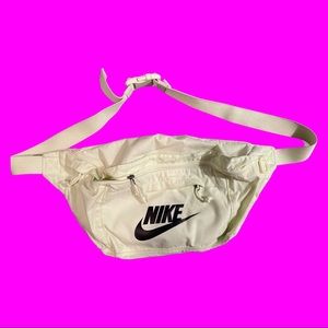 Jumbo Nike Fanny pack